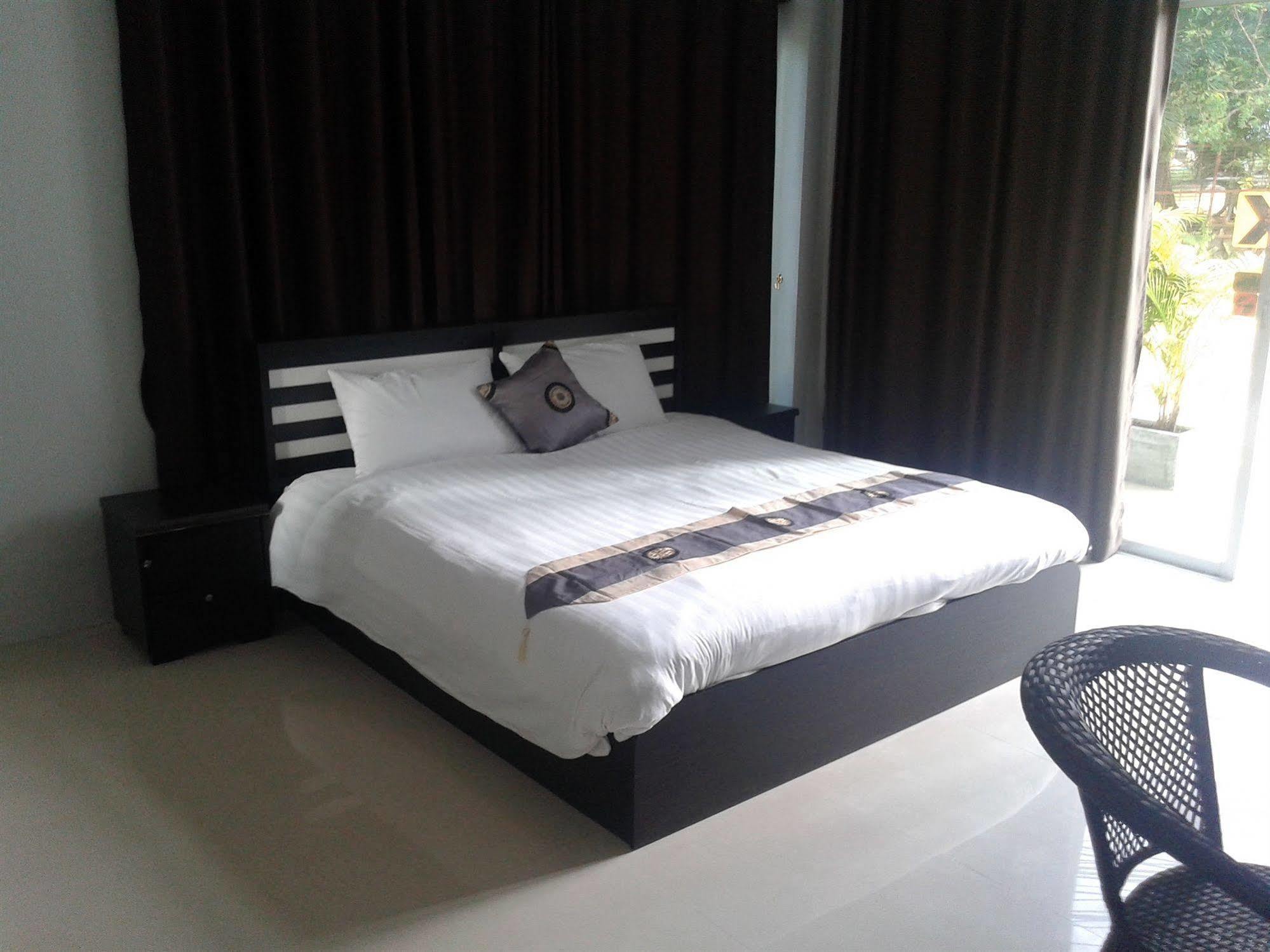 But Different Phuket Boutique Hotel Nai Harn エクステリア 写真