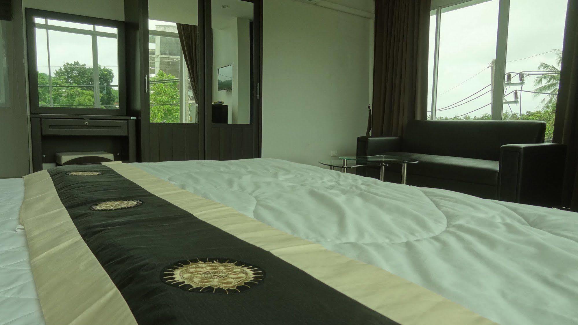 But Different Phuket Boutique Hotel Nai Harn エクステリア 写真